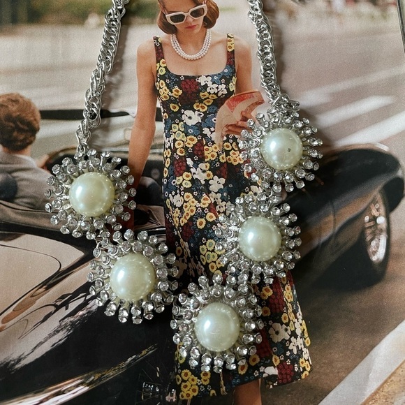 New with tag- Statement necklace - Picture 3 of 3